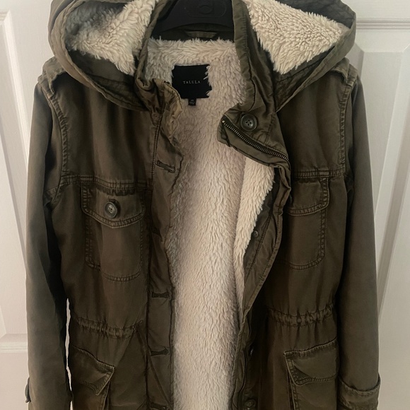 Warm barn/utility aritzia jacket - Picture 1 of 3